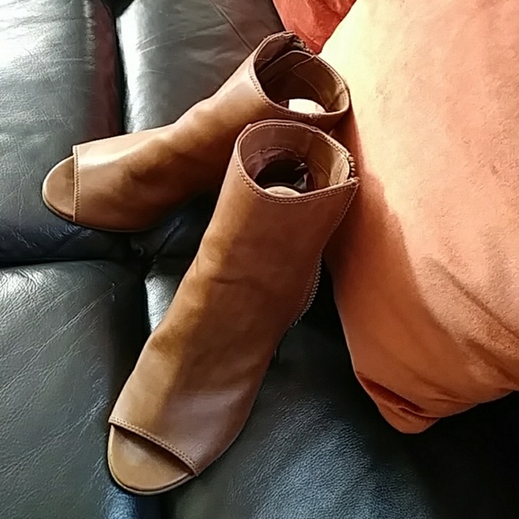 Sandals - Picture 2 of 2